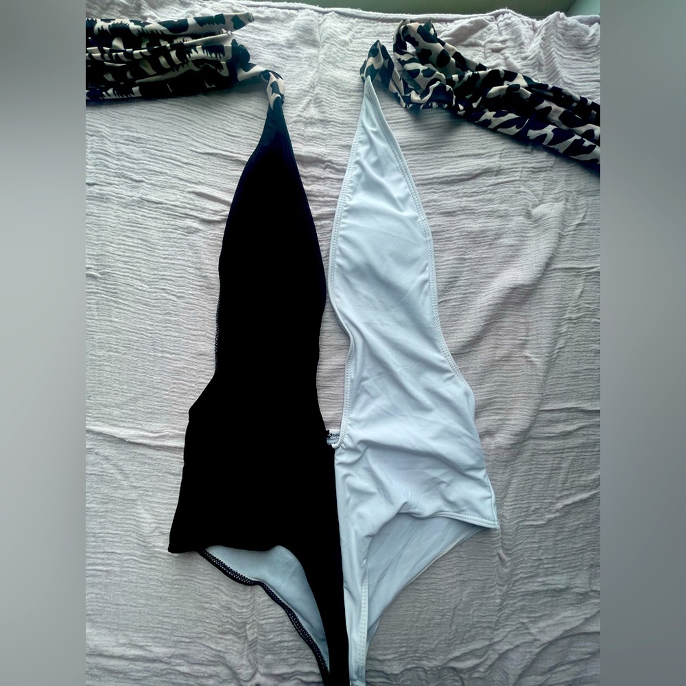 NWOT • Women's One Piece Swim • Black White Cheetah • removable padding• liner